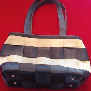 Harvey's seatbelt bag